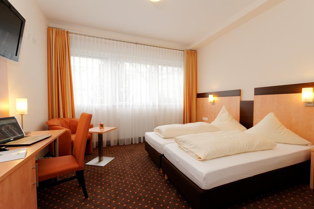 Hotel Am Freischuetz Huerth Ngoại thất bức ảnh